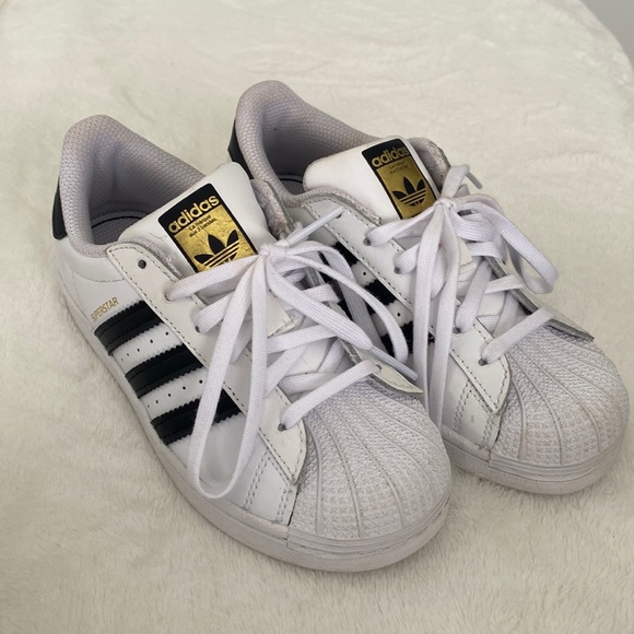 Adidas LIKE NEW Kids size US 13.5 sneakers - Picture 1 of 8